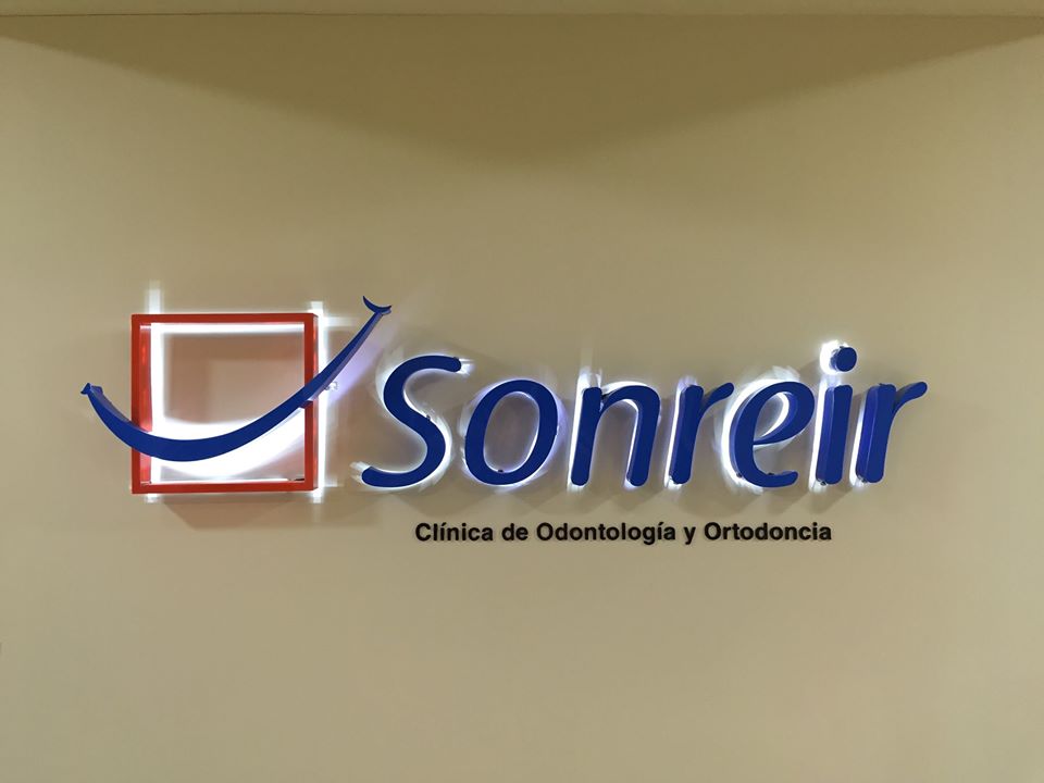logo-CLINICA SONREIR CUBA